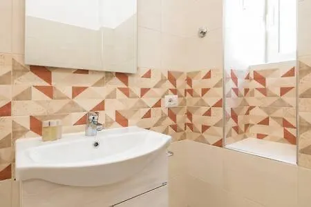 Iflat Lovely And Bright 2 Bed Flat Near Termini Roma